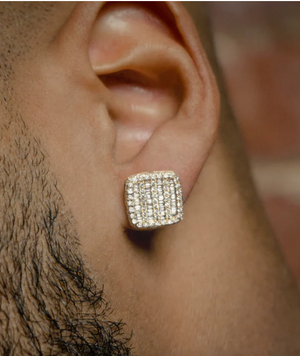 STUD EARRING