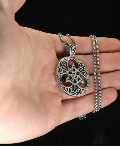 Irish Trinity Knot Round Pendant Chain Set